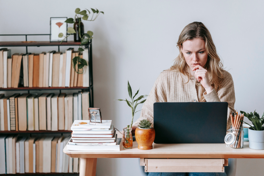 woman laptop apartment